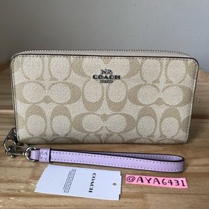 Coach wallet🎈🎈